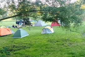 namioty na polu namiotowym